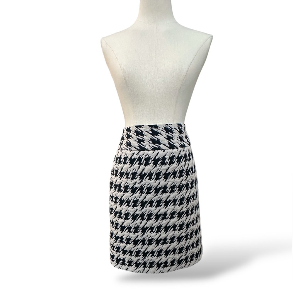 Ann Taylor Black and Tan Hoodstooth‎ Mini Skirt size 4 (E17)